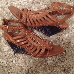 Wedge sandal by Guess