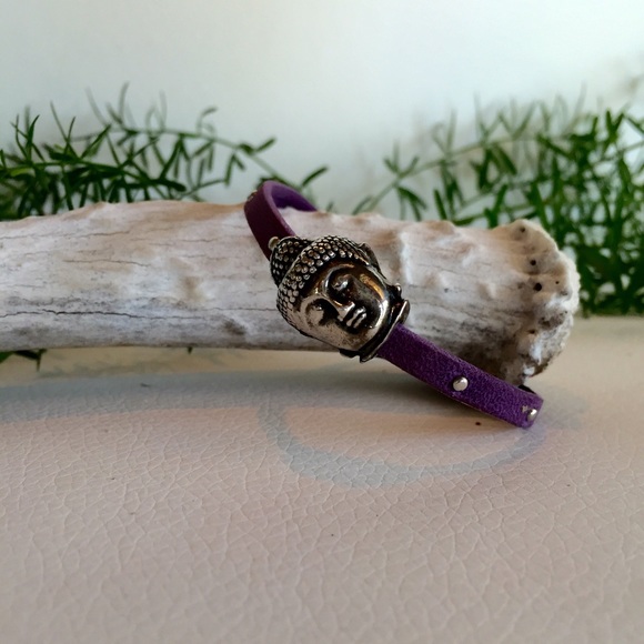 Lilac riveted suede bracelet & Buddha clasp NWT