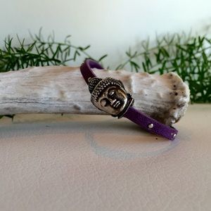 Lilac riveted suede bracelet & Buddha clasp NWT