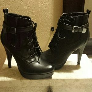 Black boot high heeles