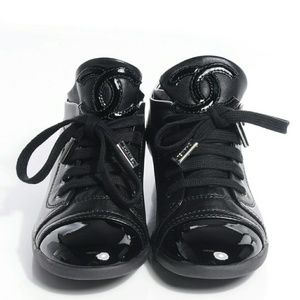 CHANEL Lambskin Patent Cap Toe CC Sneakers black