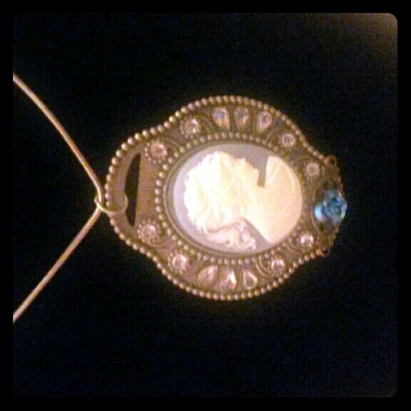Cameo necklace