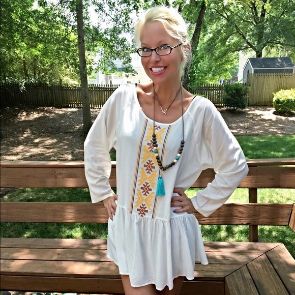 Tops - White boho embroidered top! LAST ONE