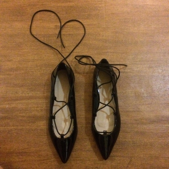 Pointy toe lace up flat