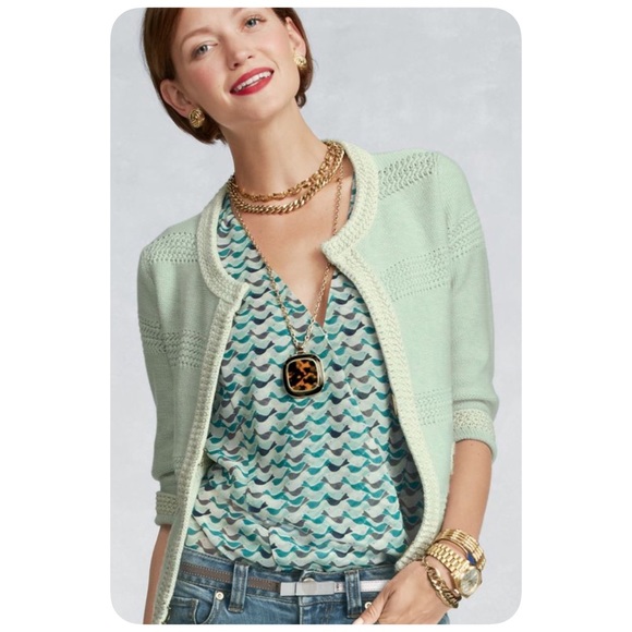 CAbi Tops - CAbi Tweet Bird Wrap Top🌻🌿