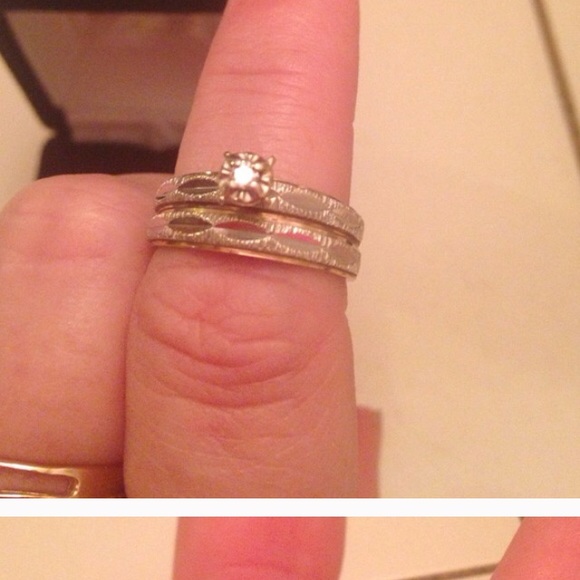 Beautiful vintage wedding set marked 10-14k - Picture 2 of 3