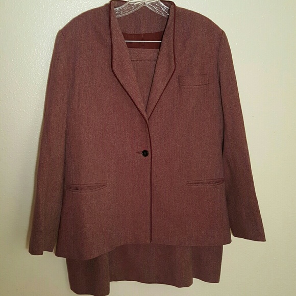 Oleg Cassini Executive Women's Wear