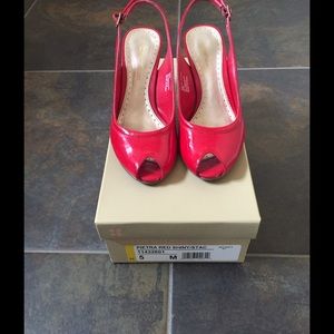 Naturalizer red patent peep toe pump