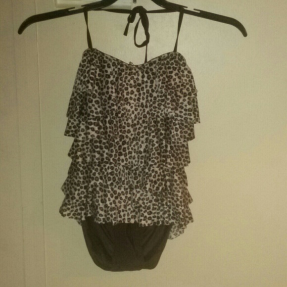NWT leopard ruffle swimsuit L fake bikini back