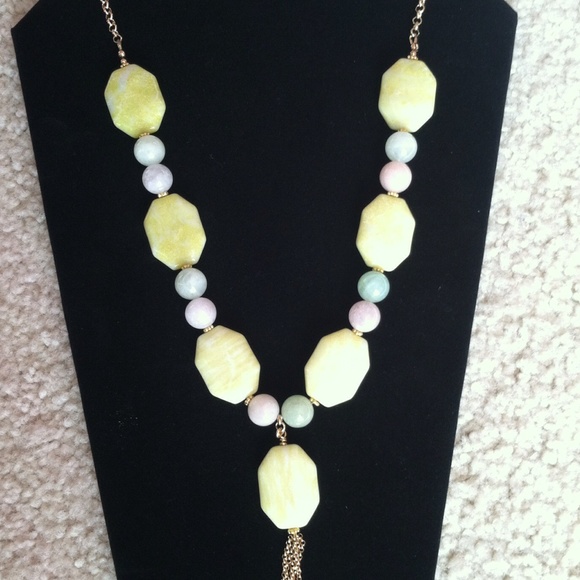 Pineapple Serpentine Necklace and Earrings - Picture 2 of 2