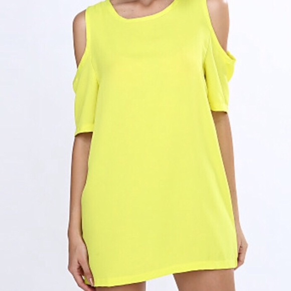 Adorable yellow mini🌼host pick - Picture 4 of 4