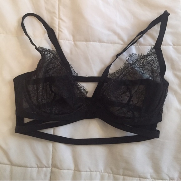 ON HOLD Victoria's Secret very sexy unlined bra