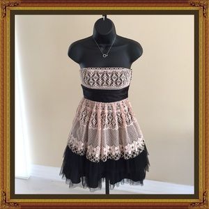 🌺Stunning black dress with champagne lace overlay