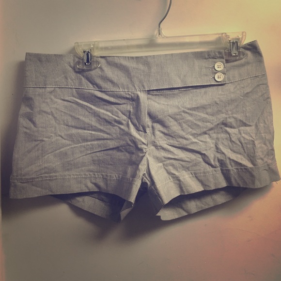 White grey stripes shorts