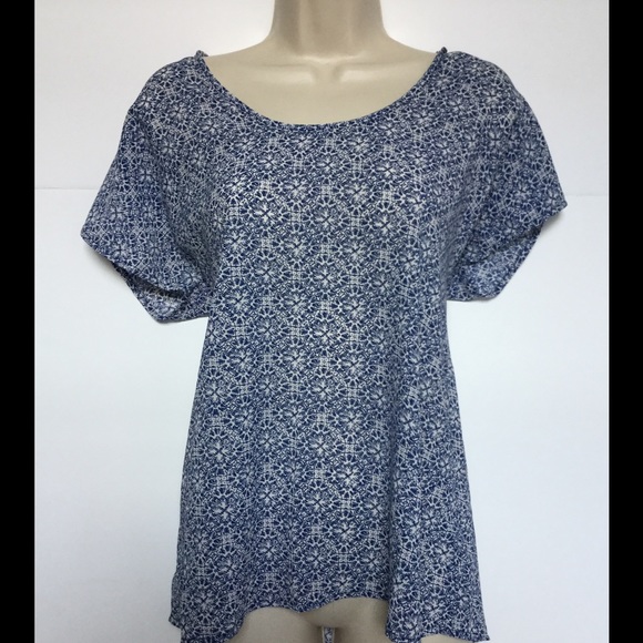 Blue and white pattern top
