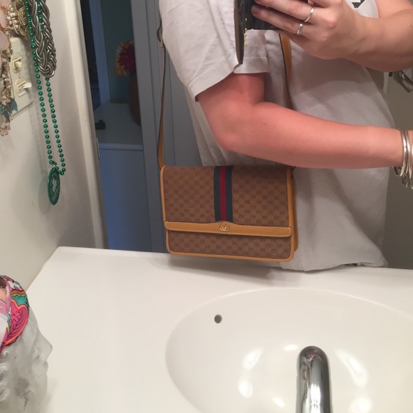 LAST CHANCE!! LIKE NEW GUCCI BAG!