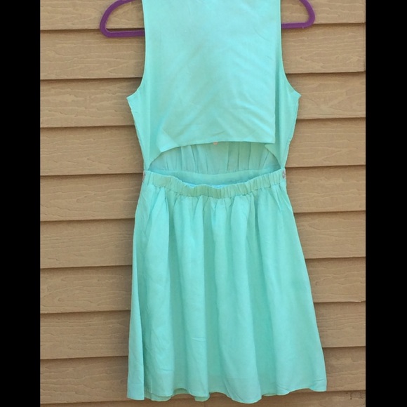 ❗️SOLD OUT❗️🎉Host Pick🎉 Mint Dress - Picture 4 of 4