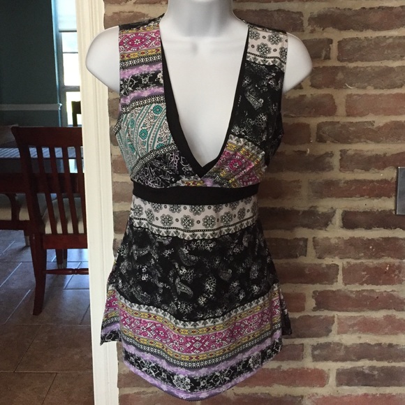 Size medium polyester sleeveless top