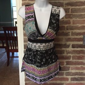 Size medium polyester sleeveless top