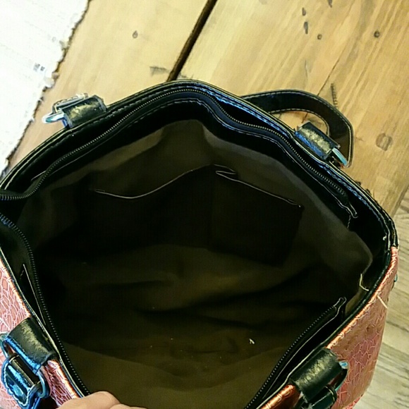 Cross Purse - Picture 3 of 4