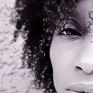 Meet your Posher, Nikia