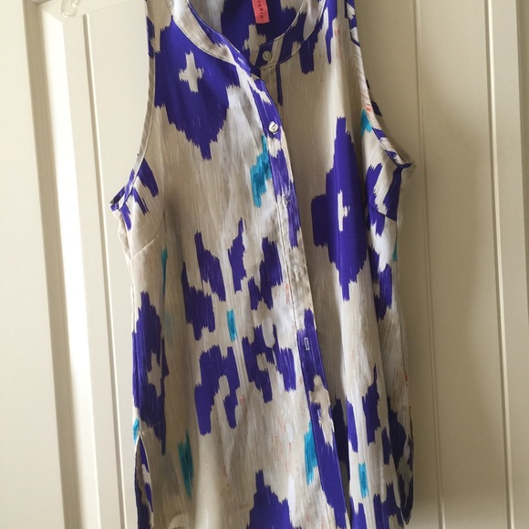 Beautiful top! - Picture 2 of 3
