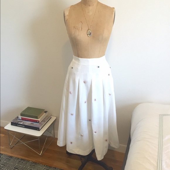 White pleated summer skirt.