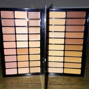 Bobbi Brown's makeup pallet