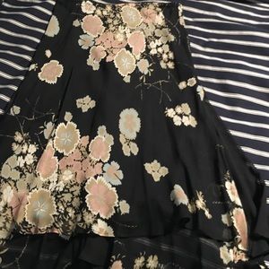 Silk chiffon midi skirt. Size small