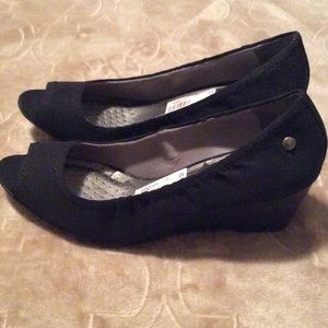 lifestride peep toe wedge