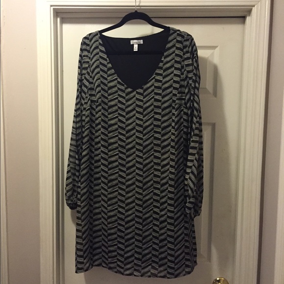 Lovely black and white print dress!
