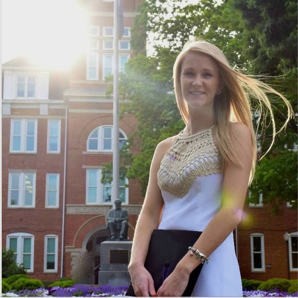 Meet your Posher, Amanda - Picture 1 of 1