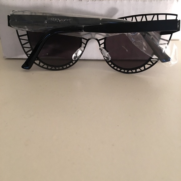 ‼️Clearance‼️Cute Cat Eye Sunglasses - Picture 3 of 4