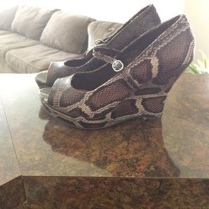 Snakeskin wedges🔴LAST CHANCE 🔴 last week open