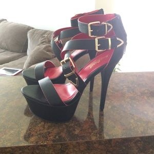 ❗️CLOSET CLOSING this week❗️Black leather heels