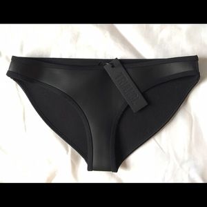 Black Triangl bottoms