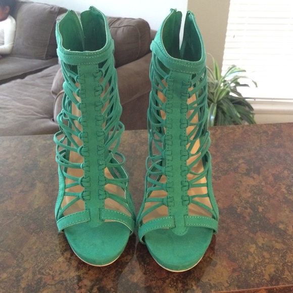 🔴LAST CHANCE!!!!🔴Just fab green strappy heel - Picture 2 of 4