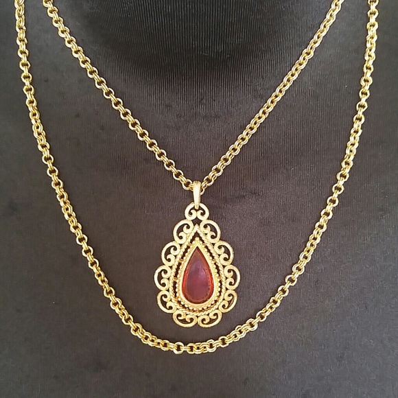 💟💟SOLD💟💟Gorgeous scrolled pear necklace - Picture 2 of 2