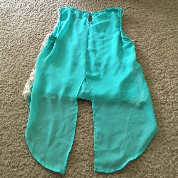 Cute top - Picture 2 of 2