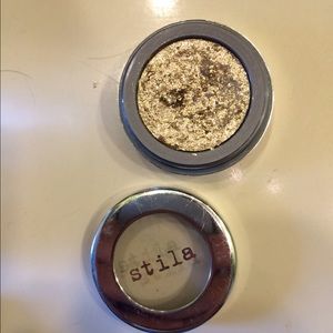Long lasting sparkle eye shadow
