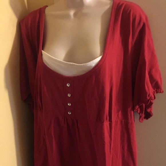 Plus red short sleeve top. Flirty bottom. Sz26