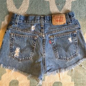 High-waisted 550 Levi's / distressed cutoff shorts