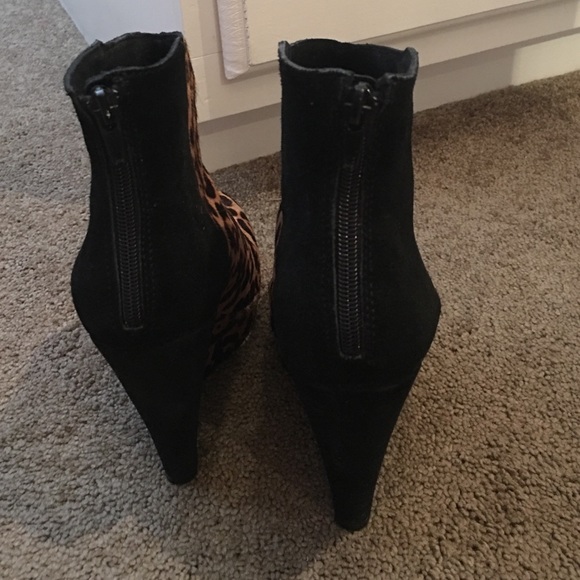 Shoes - Picture 3 of 4