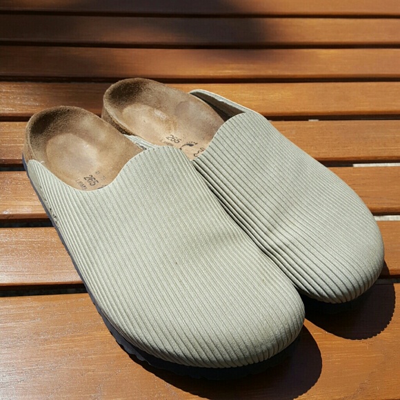 Birkenstock tan mules slip ons!! Birkis