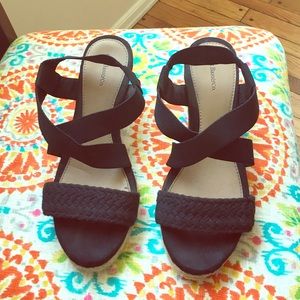 Black wedges