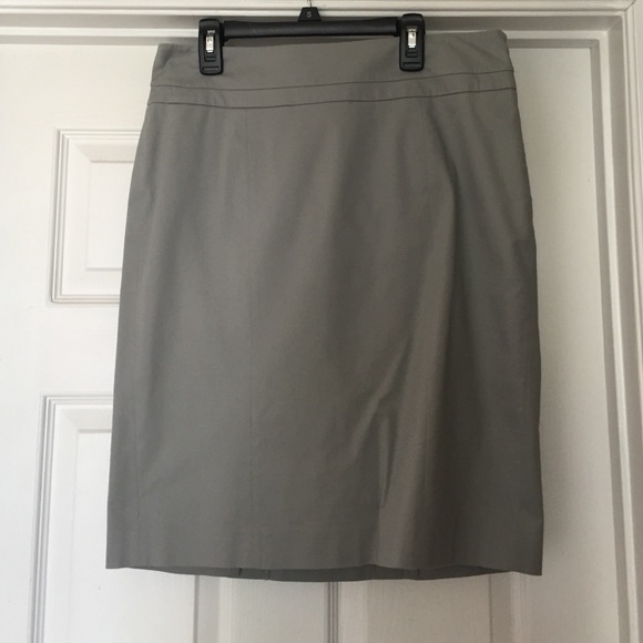Gray pencil skirt
