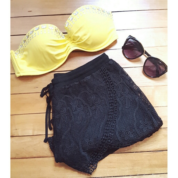 Black crochet shorts - Picture 2 of 3