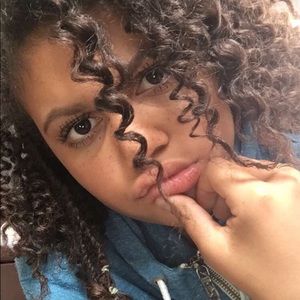 Meet your Posher, Chloe