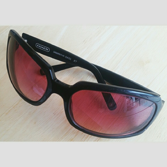 Coach sunglasses and sunglass case/cleaning cloth - Picture 2 of 3