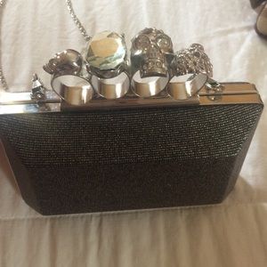 Metallic ring clutch